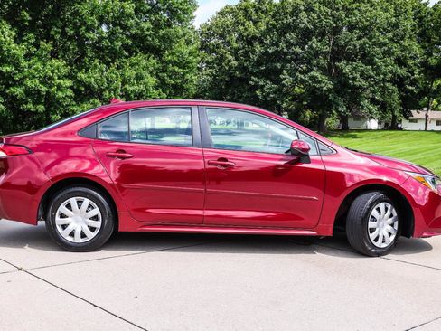 Used 2025 Toyota Corolla LE w/ LE Premium Package FWD image 5