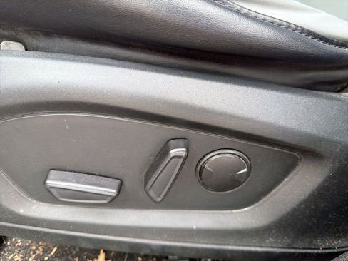 Used 2021 Ford Explorer XLT w/ Equipment Group 202A image 25