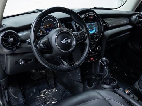 Used 2018 MINI Cooper 2-Door Hardtop image 18