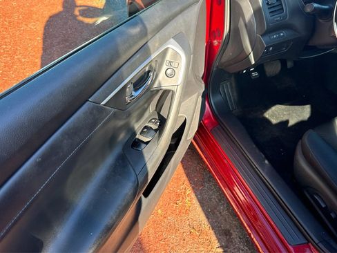 Used 2018 Nissan Altima 2.5 SR FWD image 12