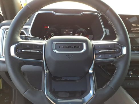 New 2025 GMC Canyon Denali w/ LPO, Denali Black Edition image 15