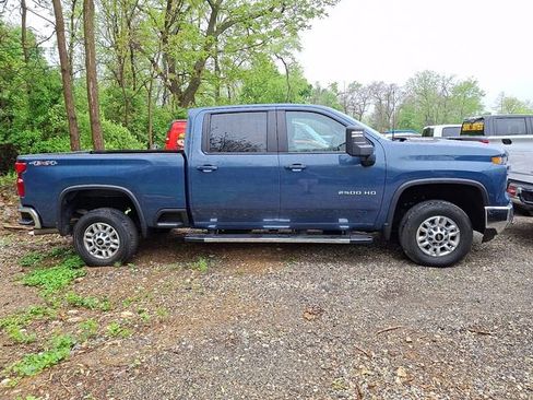Used 2025 Chevrolet Silverado 2500 LT w/ Convenience Package AWD/4WD image 6