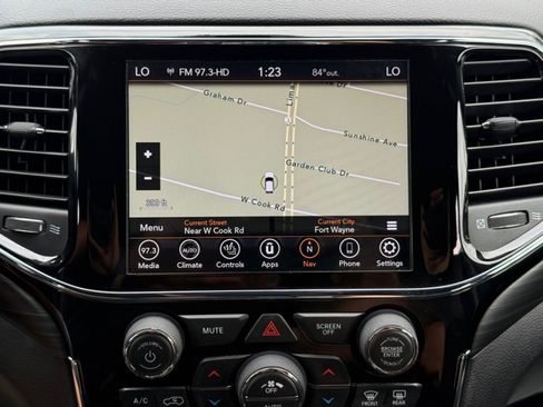 Used 2020 Jeep Grand Cherokee Altitude AWD/4WD image 15