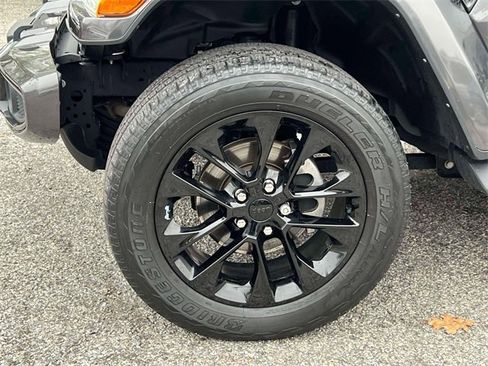 Certified 2021 Jeep Wrangler Unlimited Sahara image 11