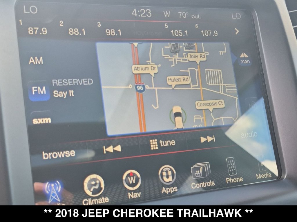 Used 2018 Jeep Cherokee Trailhawk AWD/4WD image 5