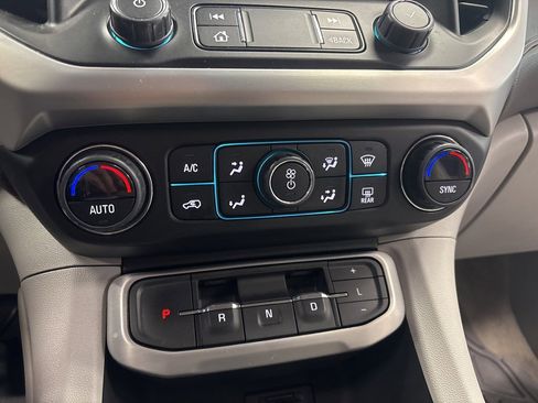 Used 2023 GMC Acadia SLT image 20