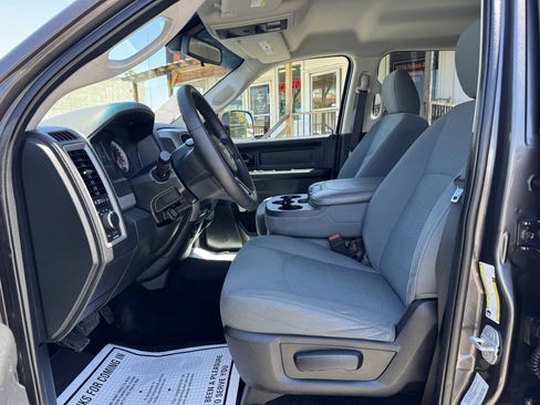 Used 2015 RAM 2500 Tradesman w/ Chrome Appearance Group AWD/4WD image 9