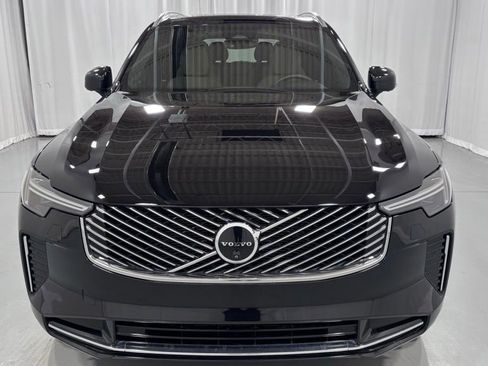 Certified 2025 Volvo XC90 B5 Plus AWD/4WD image 3