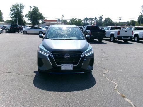 Used 2025 Nissan Kicks Play S FWD image 3