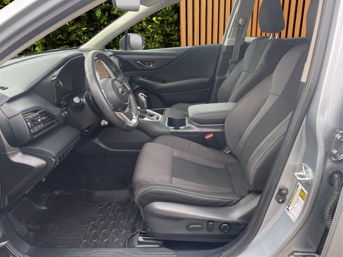 Used 2025 Subaru Outback Premium w/ Popular Package #1A image 7