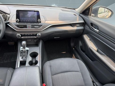Used 2025 Nissan Altima 2.5 SV FWD image 28