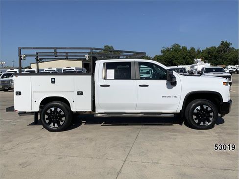 Used 2020 Chevrolet Silverado 2500 Custom w/ Custom Convenience Package AWD/4WD image 5