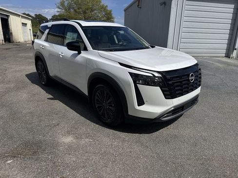 New 2026 Nissan Pathfinder SL AWD/4WD image 3