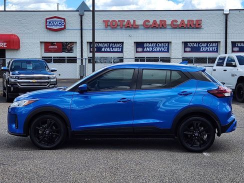 Used 2024 Nissan Kicks SV FWD image 2