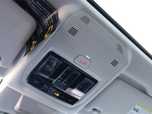 New 2025 Volkswagen Tiguan SE image 18