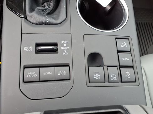 New 2026 Toyota Highlander XLE image 16