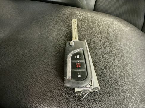 Used 2019 Toyota RAV4 LE w/ Carpet Mat Package AWD/4WD image 37