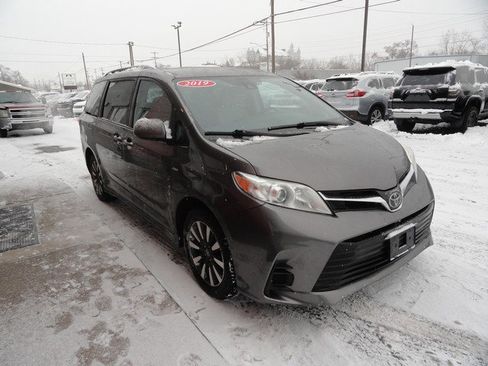 Used 2019 Toyota Sienna LE image 6