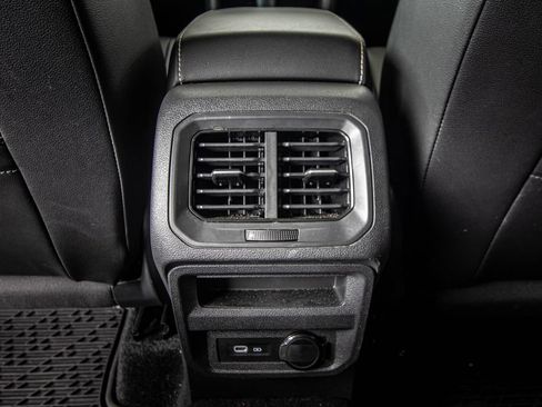 Certified 2024 Volkswagen Tiguan SE FWD image 28