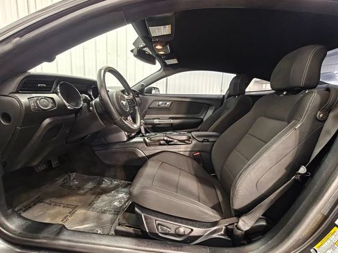 Used 2017 Ford Mustang Coupe w/ Equipment Group 051A RWD image 31