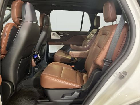 Used 2026 Lincoln Aviator Reserve AWD/4WD image 11