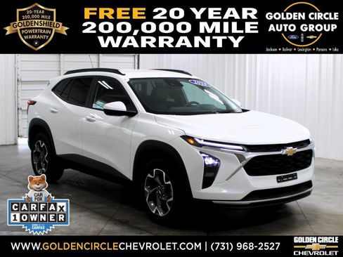 Used 2025 Chevrolet Trax LT FWD image 1