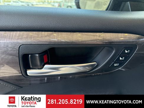 Used 2024 Toyota Highlander Limited image 13