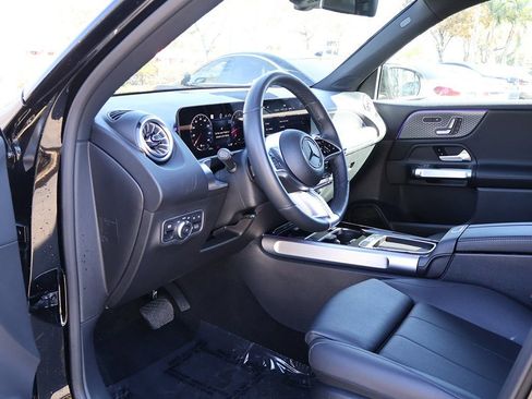 Used 2025 Mercedes-Benz GLB 250 w/ Driver Assistance Package image 26
