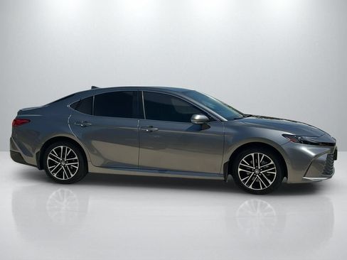 Used 2025 Toyota Camry XLE FWD image 4