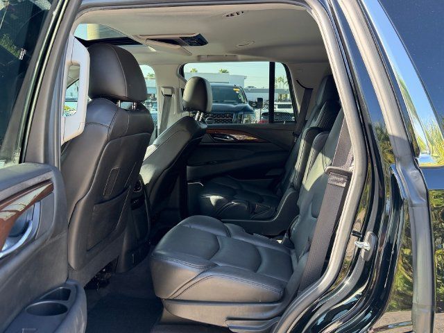 Used 2020 Cadillac Escalade Luxury AWD/4WD image 11