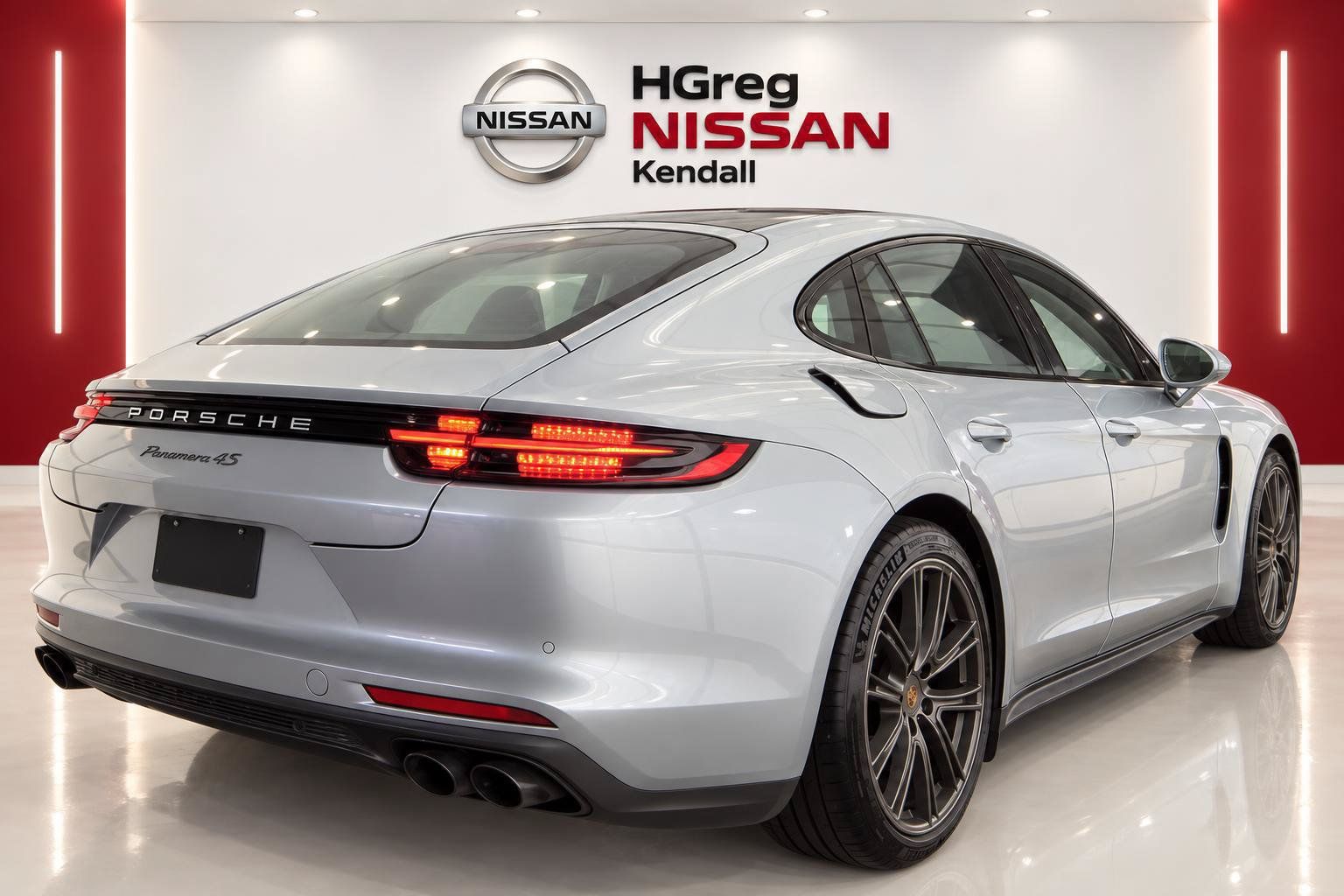 Used 2018 Porsche Panamera 4S w/ Premium Package Plus AWD/4WD image 4
