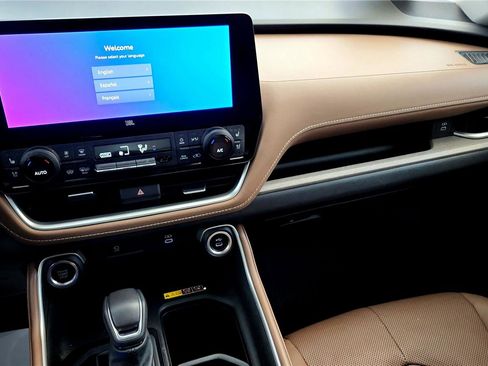 Used 2024 Toyota Grand Highlander Platinum image 32