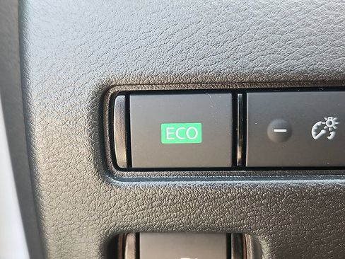 Used 2024 Nissan Sentra SV FWD image 19