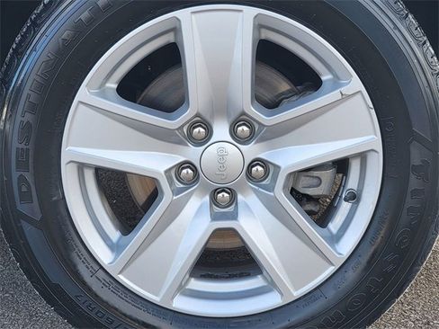 Certified 2022 Jeep Compass Latitude w/ Convenience Group image 17