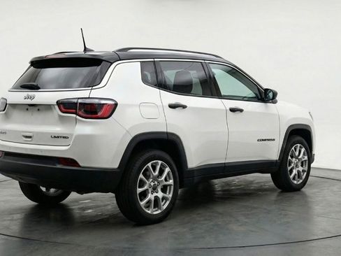 Used 2025 Jeep Compass Limited AWD/4WD image 3