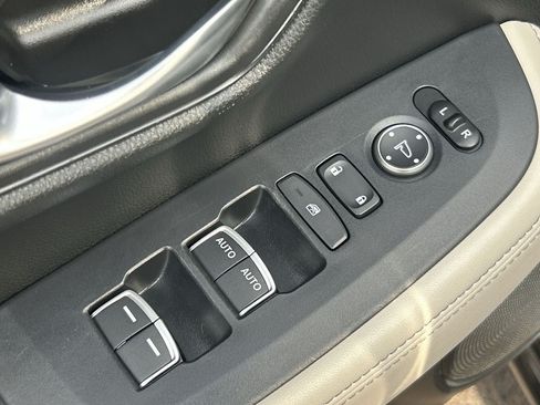 Used 2024 Honda HR-V EX-L image 18