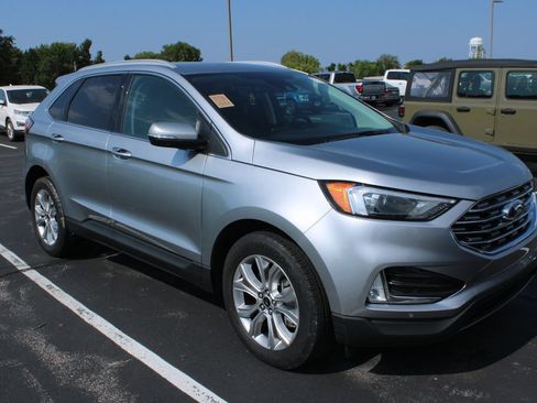 Certified 2024 Ford Edge Titanium AWD/4WD image 2