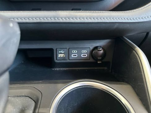 Used 2023 Toyota Highlander XLE AWD/4WD image 35