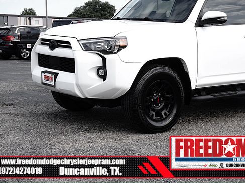 Used 2022 Toyota 4Runner SR5 Premium w/ Moonroof Package AWD/4WD image 42