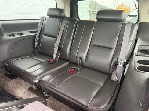 Used 2010 Cadillac Escalade ESV Premium image 16