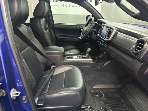 Used 2023 Toyota Tacoma Limited image 20