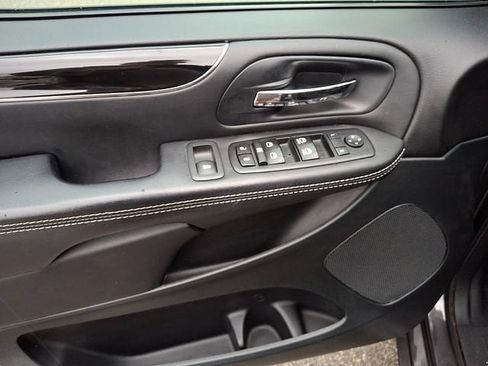 Used 2016 Dodge Grand Caravan SE FWD image 23