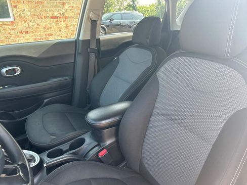 Used 2018 Kia Soul + FWD image 18