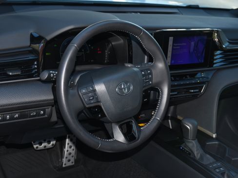 Certified 2025 Toyota Camry SE image 8