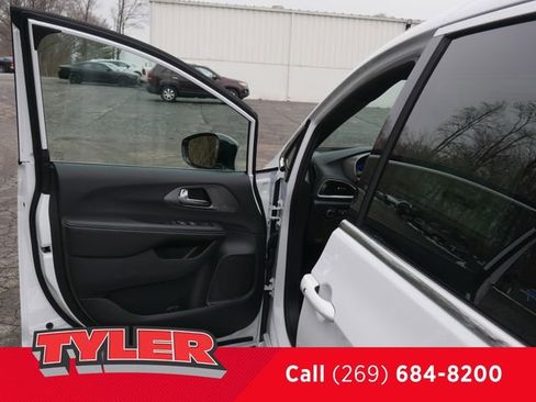 New 2026 Chrysler Voyager LX image 22