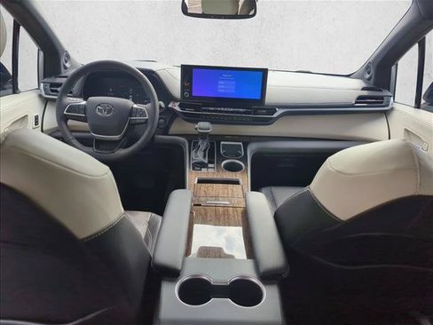 Certified 2025 Toyota Sienna Platinum AWD/4WD image 24