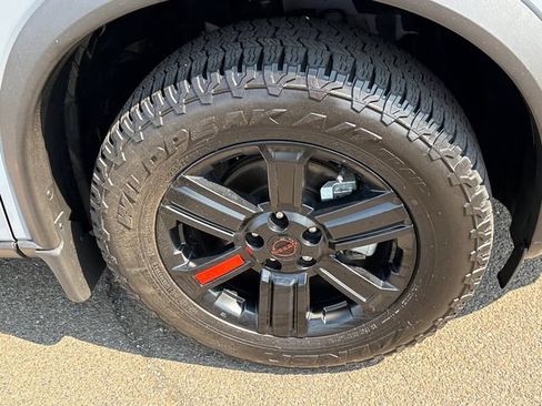 Certified 2025 Nissan Rogue SV AWD/4WD image 7