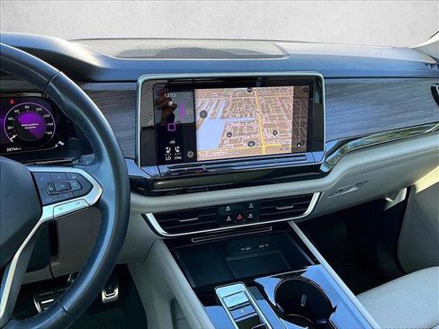 Used 2024 Volkswagen Atlas SEL Premium R-Line image 8