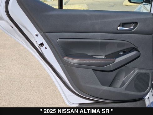 New 2025 Nissan Altima 2.5 SR image 18