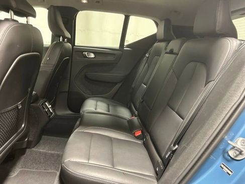 Used 2025 Volvo XC40 B5 Core image 12
